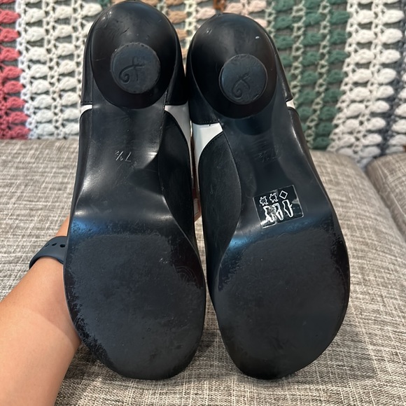 Black and white John Fluevog heels - 7.5 - Picture 9 of 12